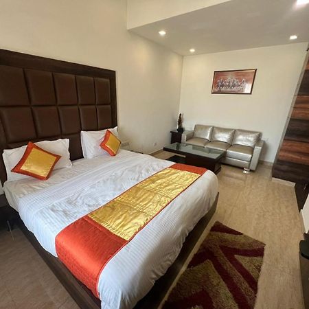 Hotel Royal Palace Hapur 外观 照片