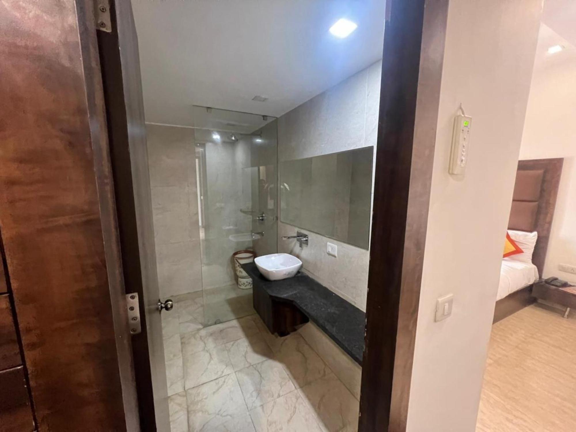 Hotel Royal Palace Hapur 外观 照片