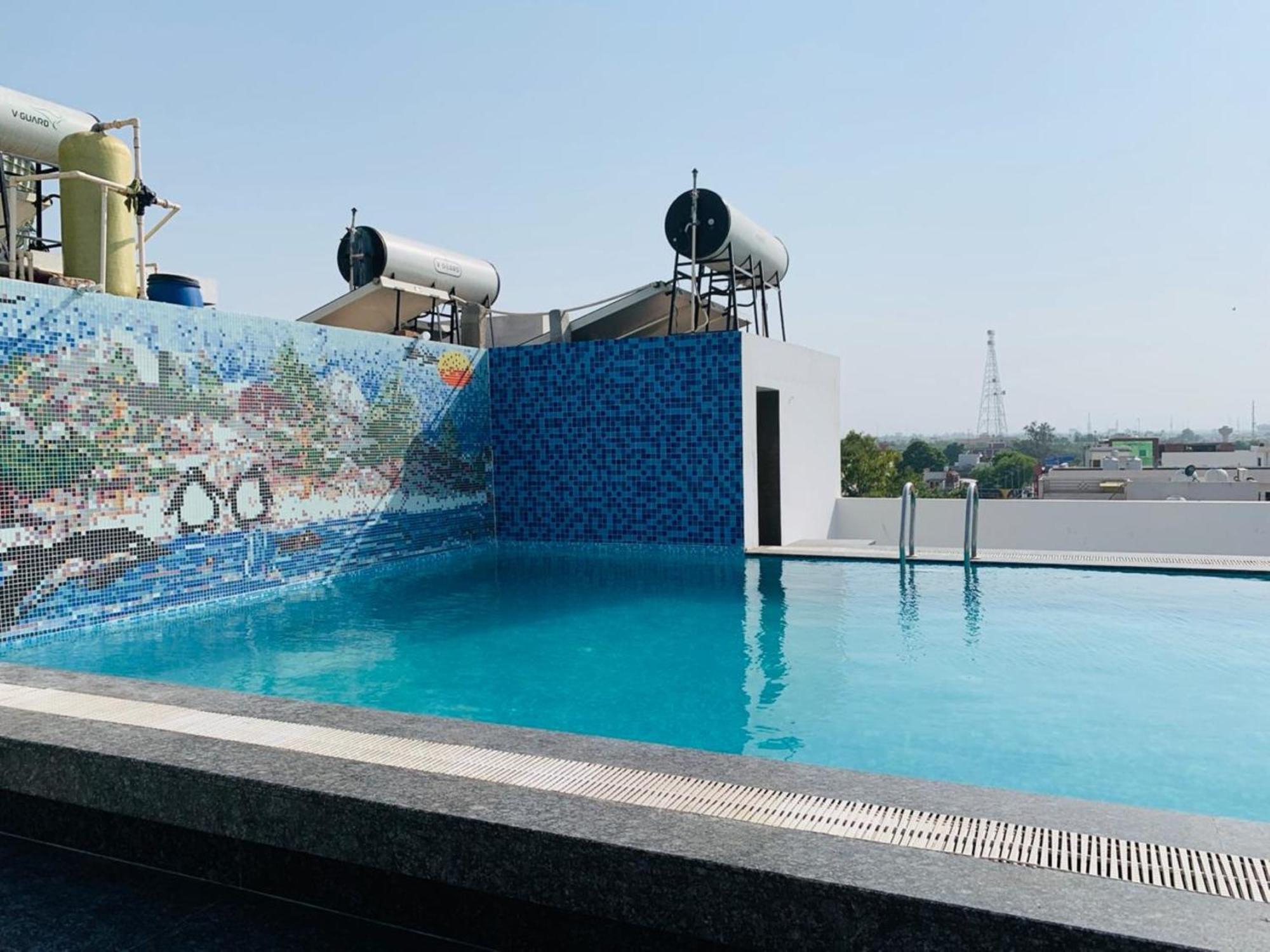 Hotel Royal Palace Hapur 外观 照片