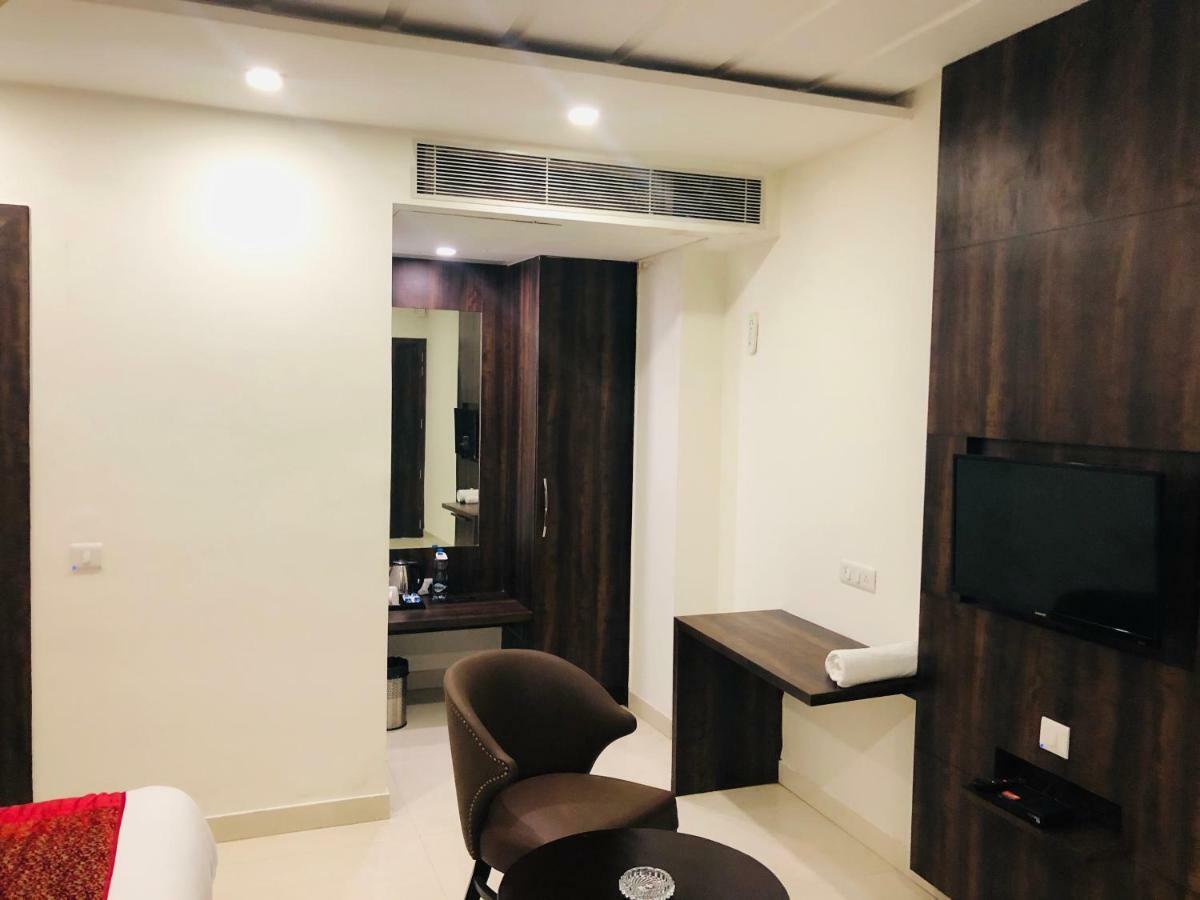 Hotel Royal Palace Hapur 外观 照片