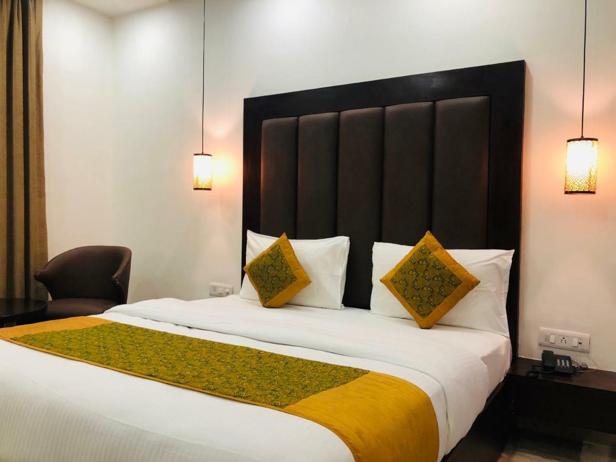 Hotel Royal Palace Hapur 外观 照片
