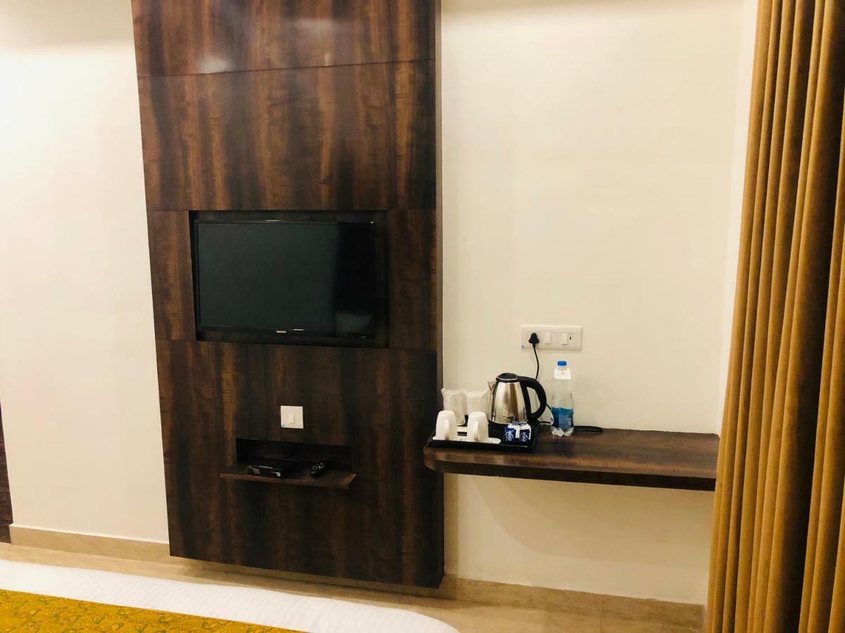 Hotel Royal Palace Hapur 外观 照片