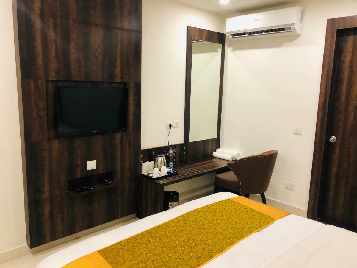 Hotel Royal Palace Hapur 外观 照片